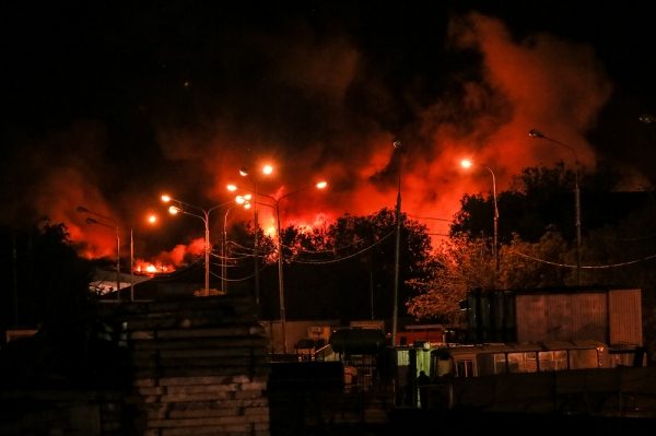 "Пожарное братство героев": как тушили крупное возгорание на востоке Москвы