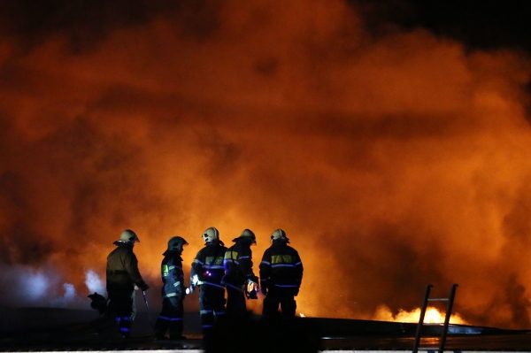 "Пожарное братство героев": как тушили крупное возгорание на востоке Москвы