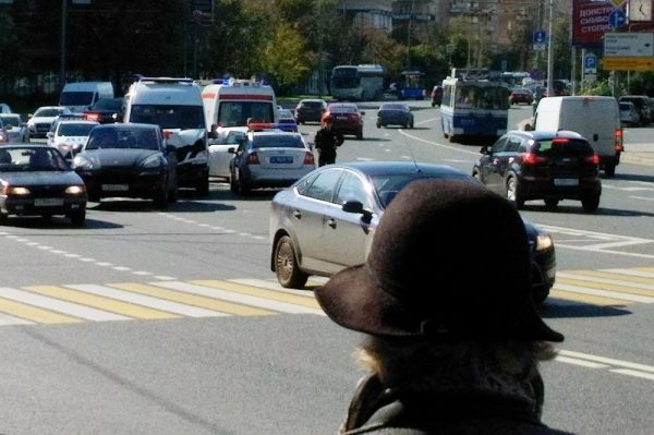 В Москве скорая столкнулась с легковым автомобилем, пострадали трое