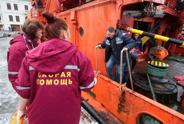 Состояние спасенных в Черном море моряков удовлетворительное