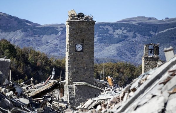 Ренци: все пострадавшие от землетрясения территории Италии восстановят