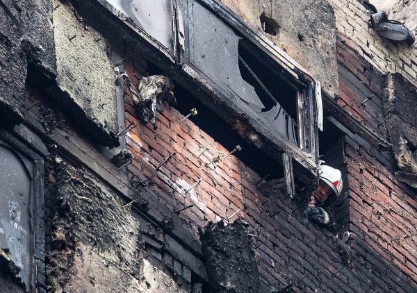 Один человек погиб при пожаре в офисном здании в Уфе