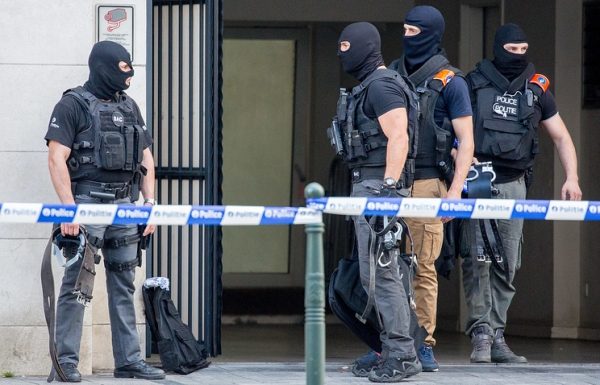 СМИ: полиция задержала мужчину, захватившего заложников в супермаркете в Брюсселе
