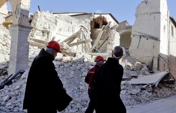 Путин: РФ готова помочь Италии в ликвидации последствий землетрясения