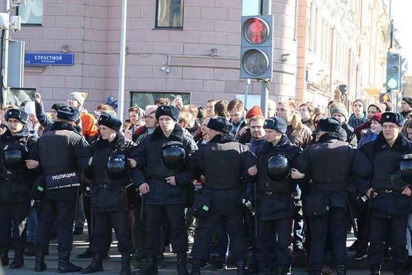 В центре Москвы задержано более 200 человек
