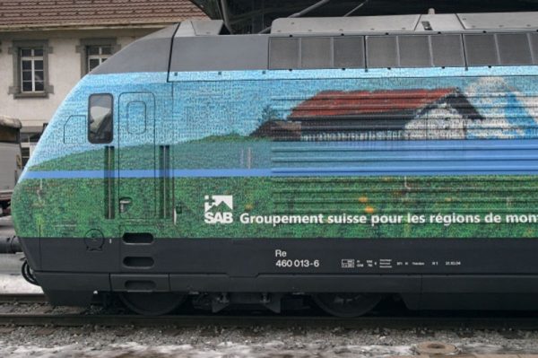 В швейцарском Люцерне поезд сошел с рельсов