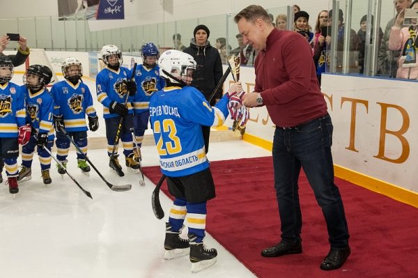 Глава Сергиево-Посадского района вручил награды юным хоккеистам