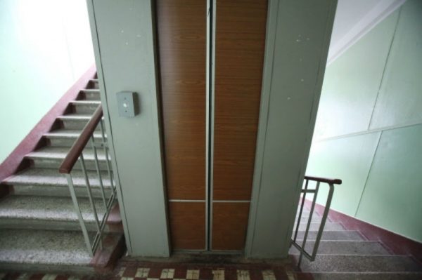 В Армавире в лифте жилого дома найдены два трупа с огнестрельными ранениями