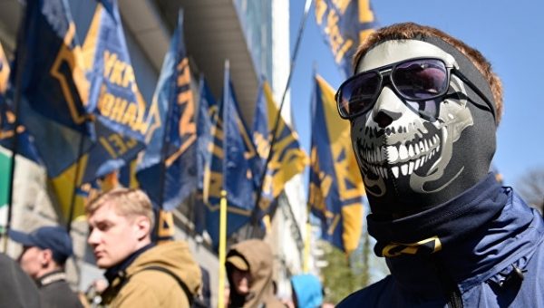 Власть и радикалы на Украине: горячее равновесие