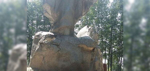 
			
												
				Вандалы в Тимоново испортили памятник на братской могиле