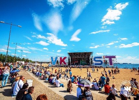 ТНТ сделает VK Fest смешным: что ждать на главном фестивале лета