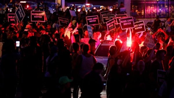 В Сент-Луисе в ходе протестов прошли массовые задержания