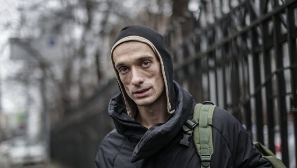 “Не работаем и не платим”: художник Павленский рассказал о жизни во Франции