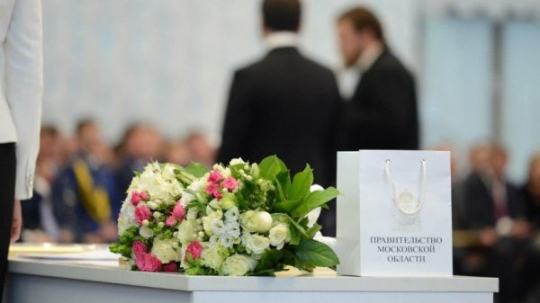 Губернатор наградил ряд работников почетными знаками и званиями Московской области