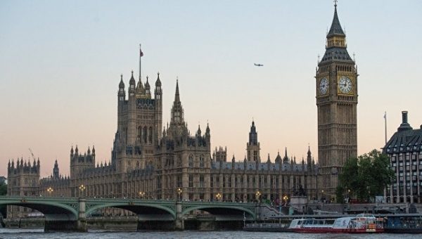 Британский парламент изучит условия предоставления помощи курдам