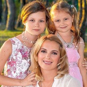 Семья карьере не помеха: Мария Кожевникова, Анна Седокова и другие звездные многодетные мамы