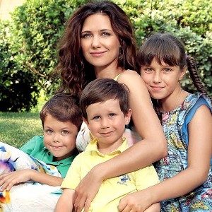Семья карьере не помеха: Мария Кожевникова, Анна Седокова и другие звездные многодетные мамы