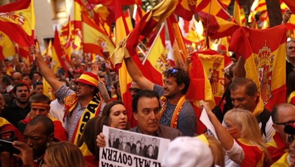 Почти миллион человек вышли на митинг в Барселоне за единство Испании‍