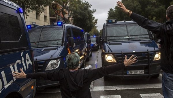 В Испании задержали трех человек в связи с беспорядками на референдуме