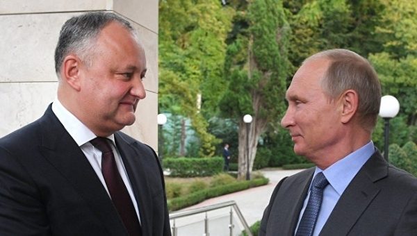 Путин поблагодарил Додона за нормализацию двусторонних отношений