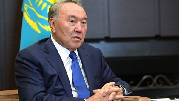 Назарбаев подписал указ о переходе на латиницу до 2025 года