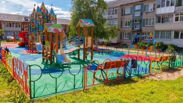 Уже 80% детских площадок по губернаторской программе 2017 года установили в Подмосковье
