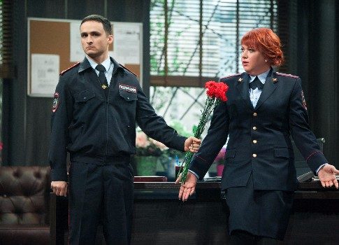 Экстрасенсы-риэлторы и полицейские страсти: не пропустите свежий выпуск шоу «Однажды в России» на ТНТ