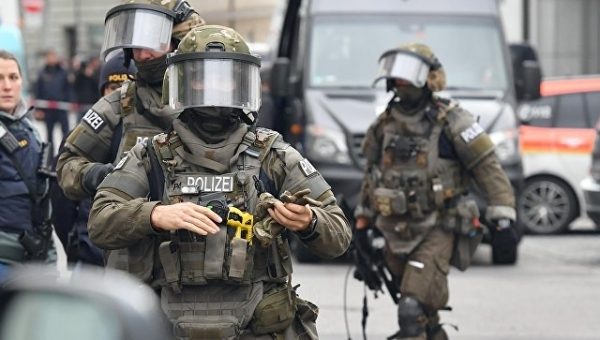 В Германии полиция освободила чиновницу, взятую неизвестным в заложники