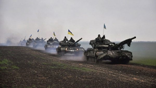 В ДНР заявили, что ВСУ стягивают артиллерию и танки к линии соприкосновения