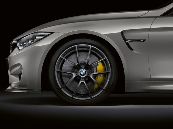BMW официально представила лимитированный седан M3 CS