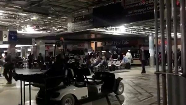 Из обесточенного аэропорта Атланты эвакуируют пассажиров