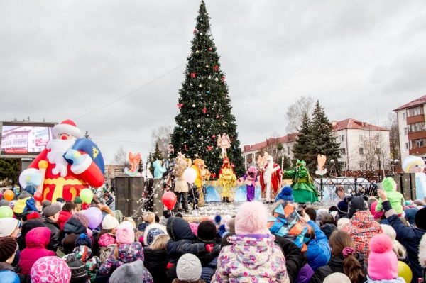 На главной зеленой красавице Солнечногорска 17 декабря зажглись огни
