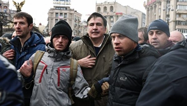 Партия Саакашвили в Грузии собирает подписи за прекращение дел против него