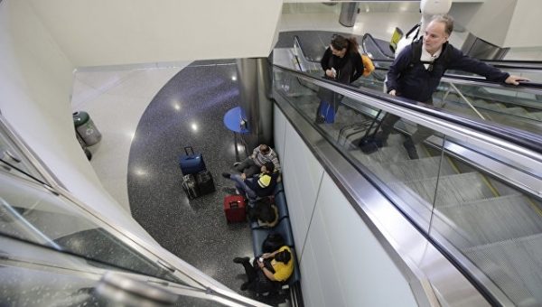 Пассажиров аэропорта в Нью-Йорке предупредили об опасности заражения корью