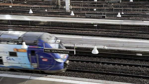 В Париже и окрестностях из-за урагана “Элеанор” нарушено движение поездов