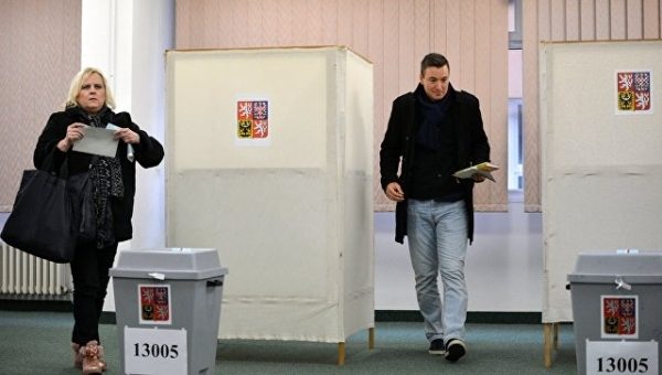 Земан и Драгош вышли во второй тур президентских выборов в Чехии