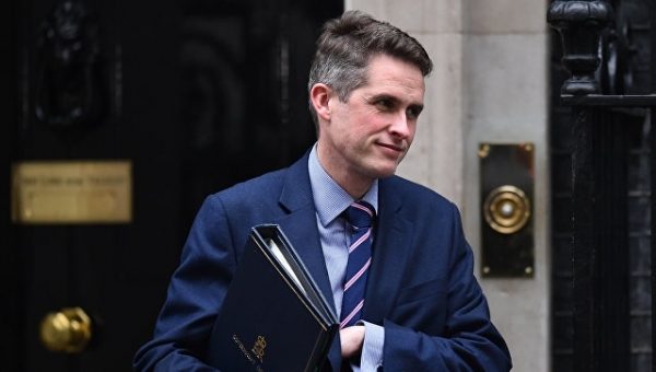 Британского министра обороны обвинили в разглашении секретных данных