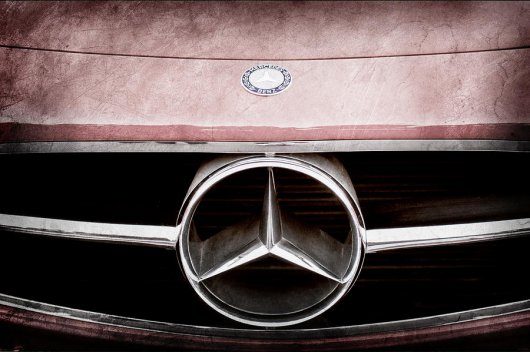 Кто делает самые популярные в мире автомобили: Mercedes или BMW?