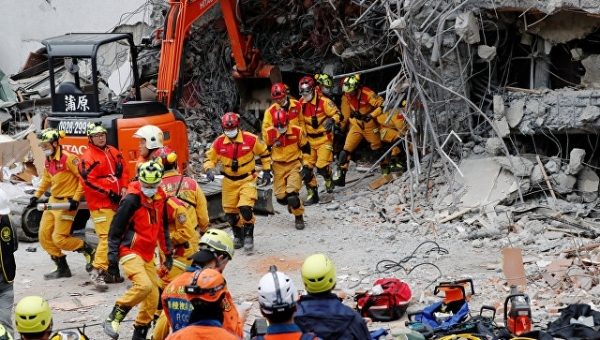 После землетрясения на Тайване более 1300 спасателей участвуют в поисках