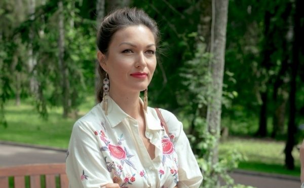 Мария Куликова о новом сериале «От ненависти до любви», юморе на съемках и погашенной ипотеке