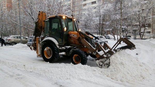 Дворы и тротуары в Домодедове очистили от снега по требованию Госадмтехнадзора