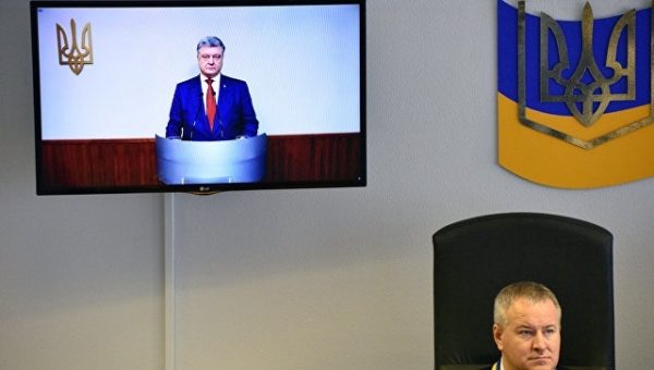Защита Януковича попросила суд в Киеве повторно допросить Порошенко