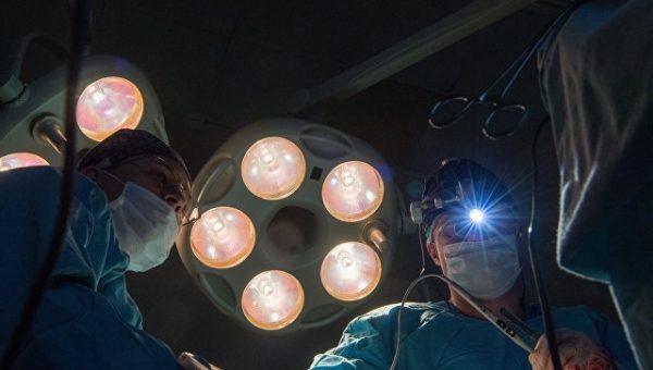 Киргизский врач восемь часов сдавливал рану пациента, ожидая хирурга