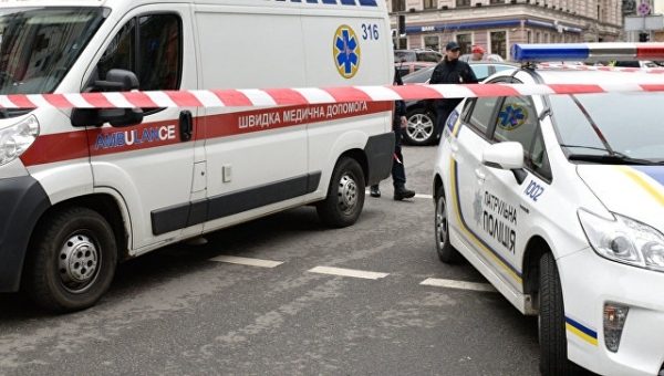 Четыре человека пострадали во время столкновений у суда в Киеве