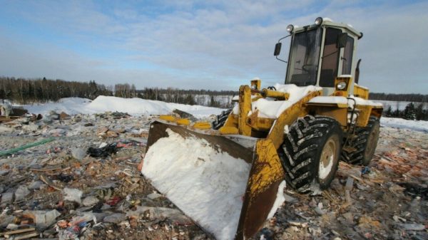 Свыше 3 тыс. обращений жителей по теме утилизации мусора передали в областное Минэкологии 