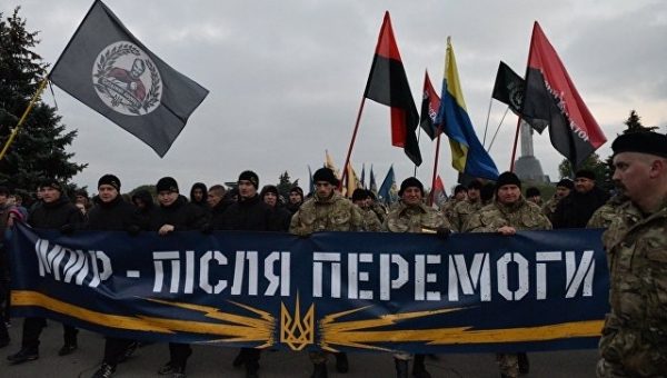 В Киеве предложили 13 раз в год поднимать над городом флаг ОУН*