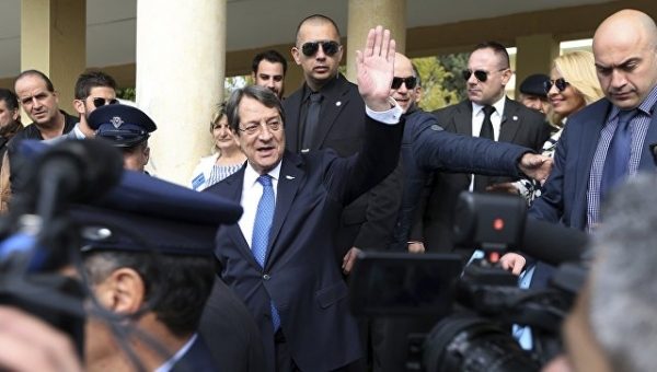 Анастасиадис лидирует на выборах президента Кипра