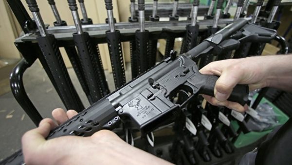Во Флориде запрет на продажу винтовки AR-15 продержался 15 минут