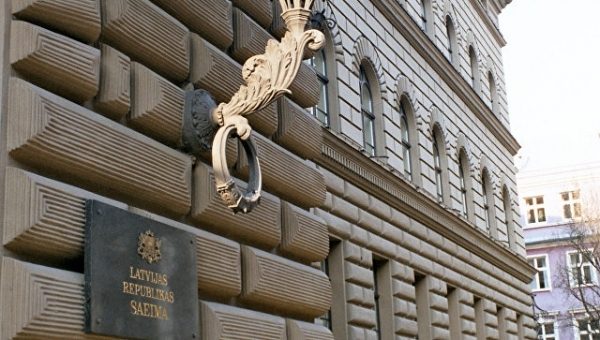 Спикеру сейма Латвии грозит отставка из-за “связей с Россией” его экс-зама