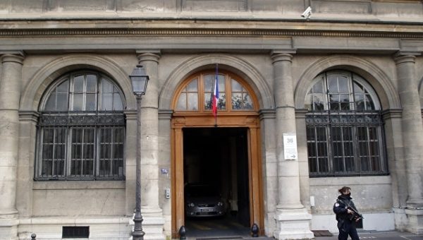 Главный обвиняемый по делу о терактах в Париже впервые заговорил в суде